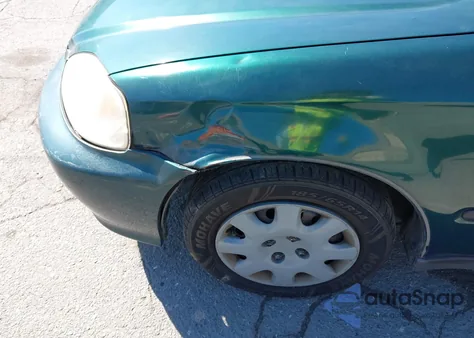 2000 Honda Civic Dx from USA, damaged, VIN 1HGEJ6225YL087720